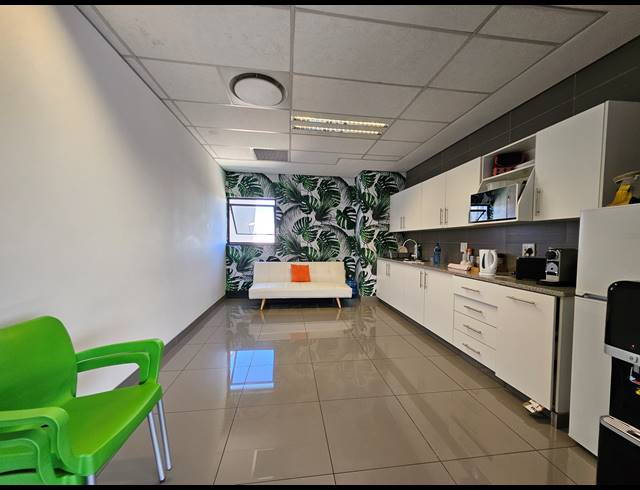 3,137M² WAREHOUSE TO LET IN HALFWAY HOUSE